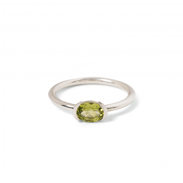 SOLITAIRE RING – PERIDOT, OVAL